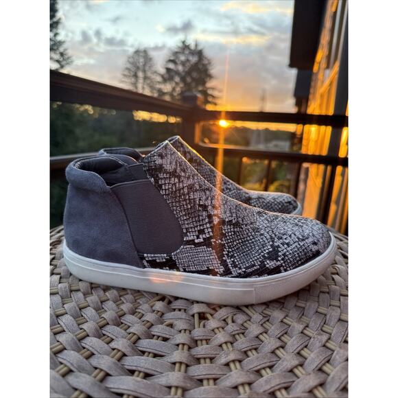 Coconuts by Matisse Gray Snake Print Chelsea Boot 5.5 Shoe Low top - Picture 8 of 15